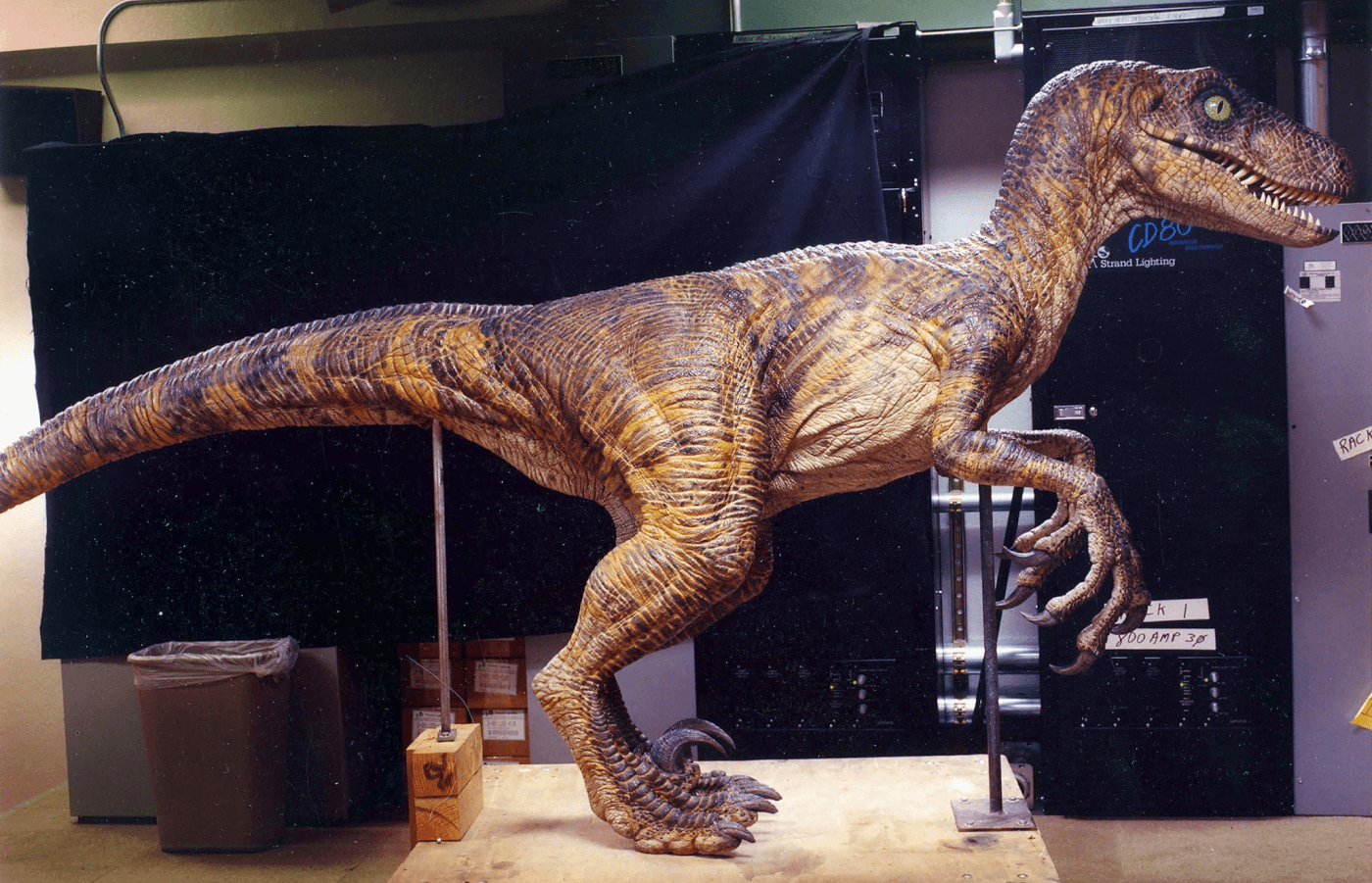 Let s Talk About The Color Of The Jurassic Park Velociraptors They re Not Green Jurassic Outpost