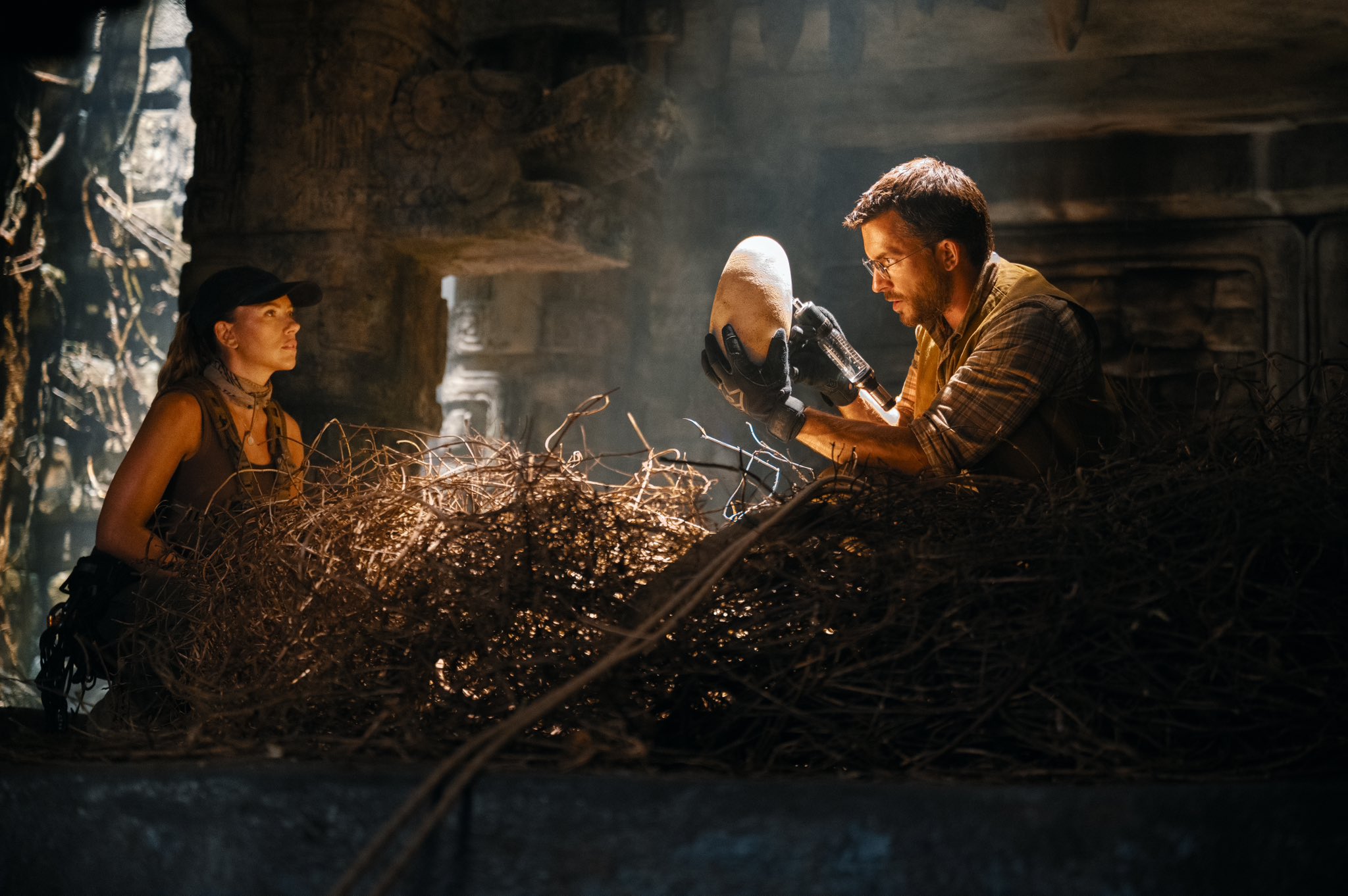 Jonathan Bailey & Scarlett Johansson Retrieve a Prehistoric Egg in New Jurassic World Rebirth Image